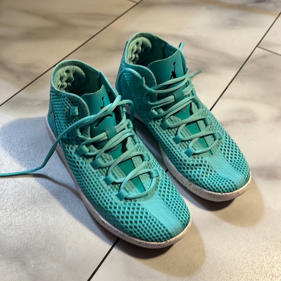 jordan reveal hyper turquoise